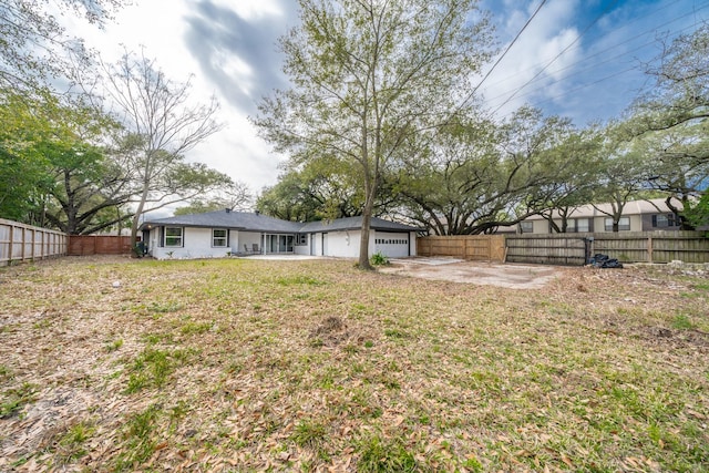 view of yard with a garage