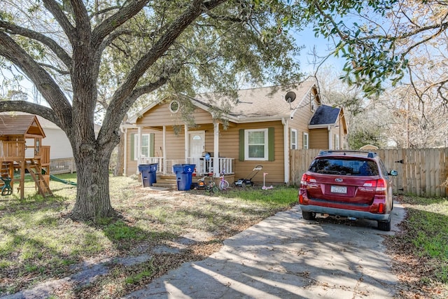 view of front of home with covered porch