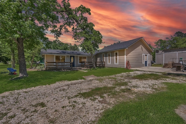 view of front of home featuring a lawn