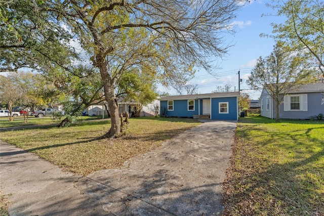 single story home featuring a front yard