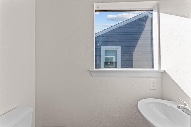 bathroom featuring toilet and sink