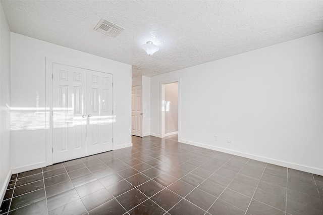 unfurnished bedroom with a textured ceiling and a closet