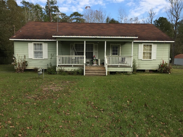 view of front of home featuring a porch and a front lawn