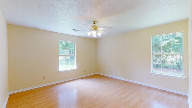 empty room featuring light hardwood / wood-style floors and ceiling fan