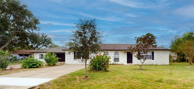 single story home with a front yard