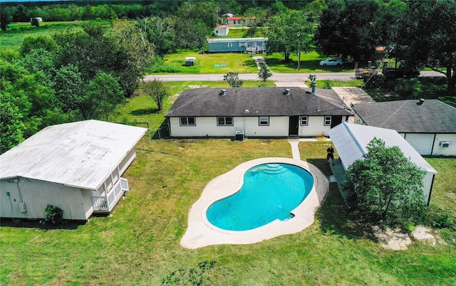 view of swimming pool with a lawn