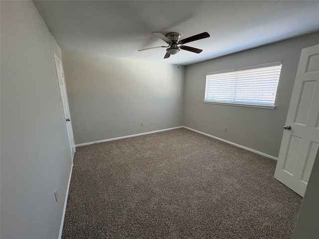 carpeted empty room featuring ceiling fan