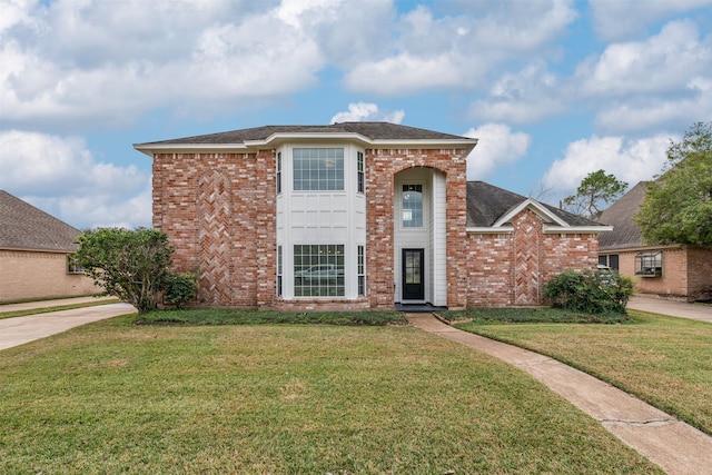 view of front of home featuring a front yard