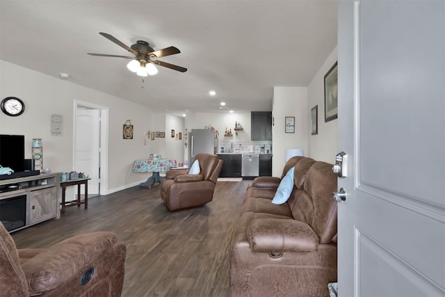 living room with dark wood-type flooring and ceiling fan