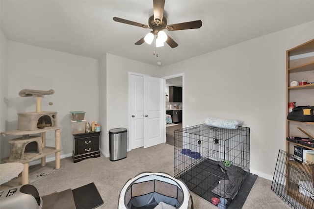 living room with carpet and ceiling fan