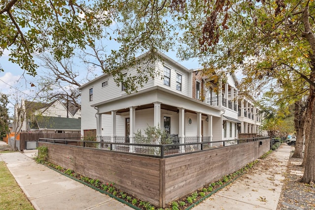1148 Nicholson St, Houston, TX 77008 - view of front of house featuring fence private yard and a porch