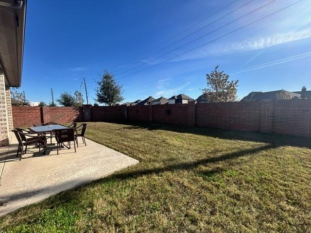 view of yard with a patio area