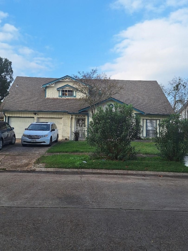 view of front facade featuring a garage and a front lawn