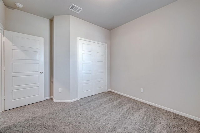 unfurnished bedroom with carpet flooring and a closet