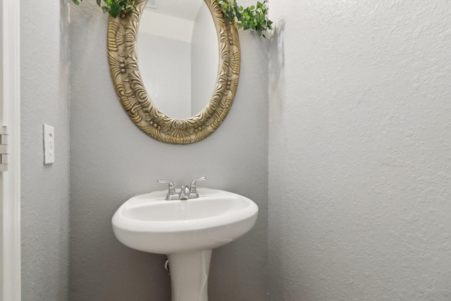 bathroom featuring sink