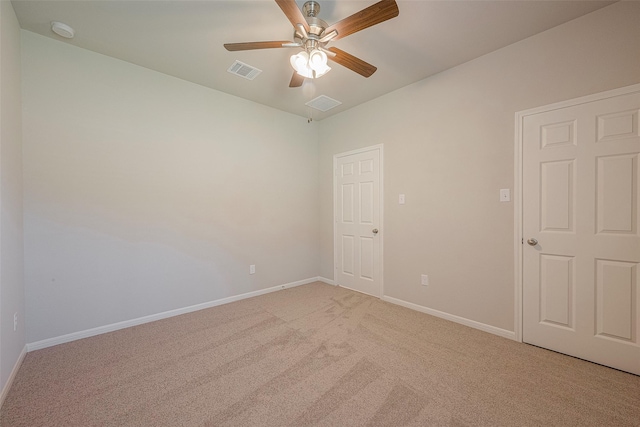 carpeted empty room featuring ceiling fan