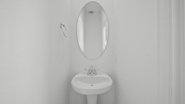 bathroom featuring sink