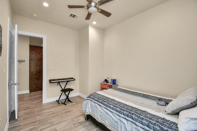 bedroom featuring ceiling fan