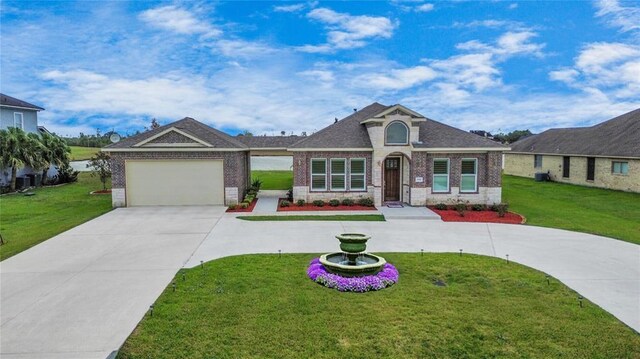 view of front facade featuring a front lawn and a garage