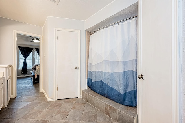 bathroom with a shower with curtain, vanity, and ceiling fan