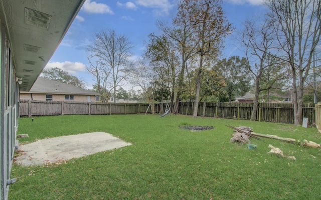 view of yard featuring a patio