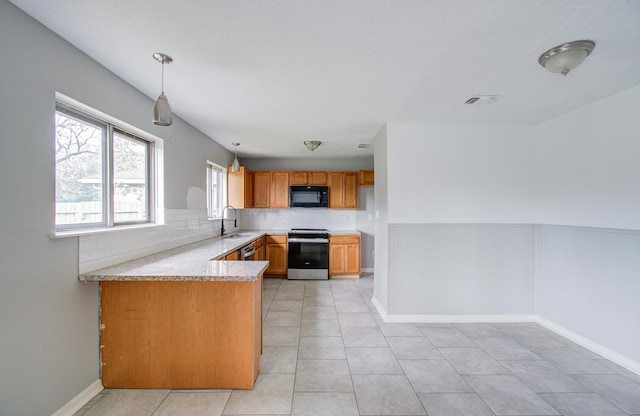 kitchen featuring kitchen peninsula, decorative backsplash, sink, stainless steel range oven, and light tile patterned flooring