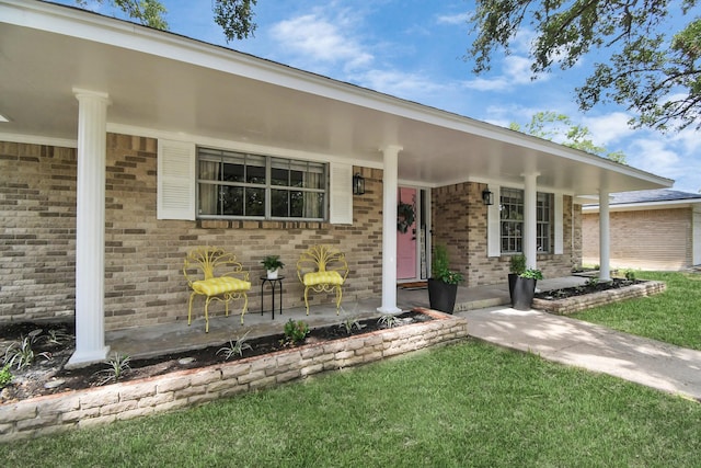 property entrance featuring covered porch and a yard