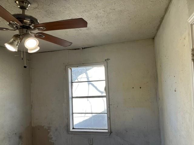 unfurnished room featuring ceiling fan