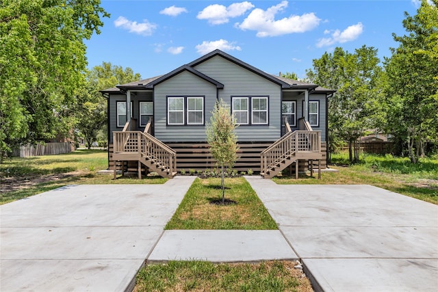 view of front of house with a front lawn