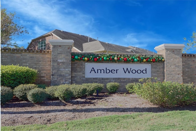 view of community / neighborhood sign