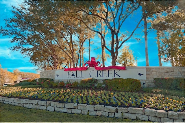 view of community / neighborhood sign