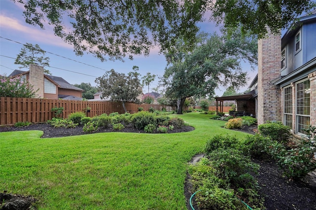 view of yard at dusk