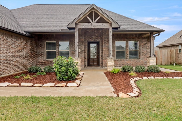 view of front facade featuring a front yard