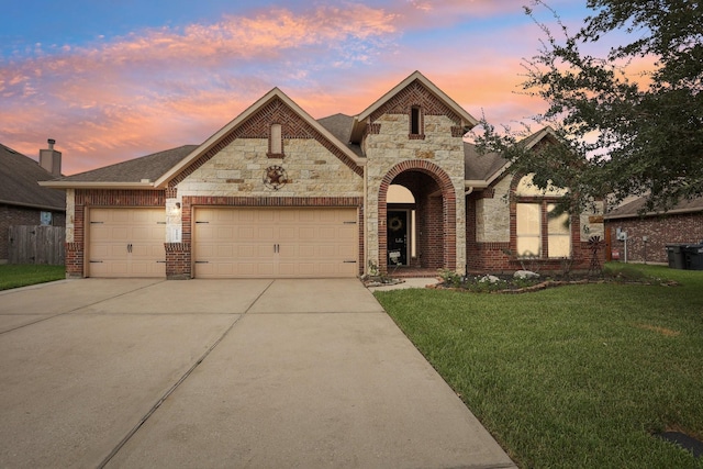 view of front facade featuring a yard and a garage