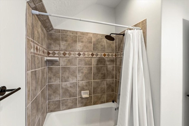 bathroom with shower / tub combo