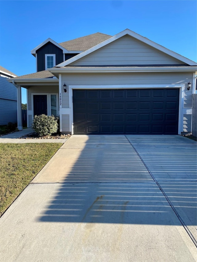 view of front facade featuring a garage