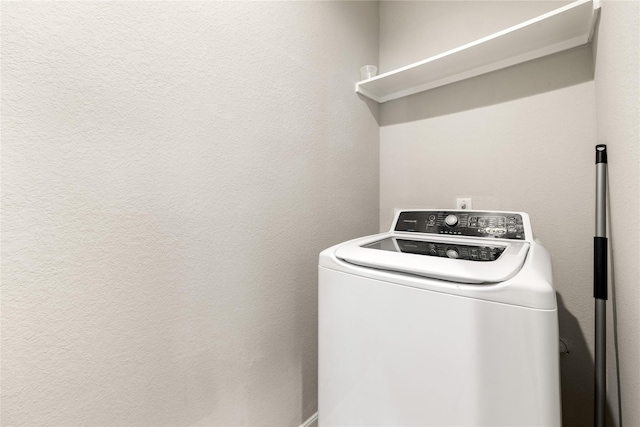 laundry area with washer / clothes dryer