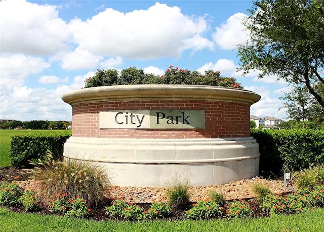 view of community / neighborhood sign