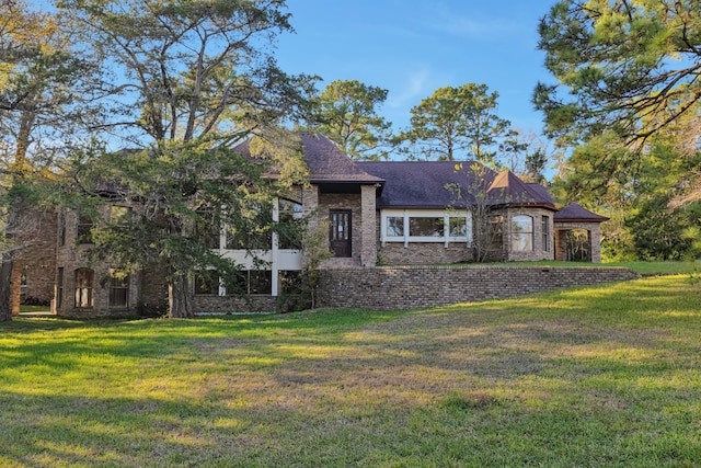 view of front of home with a front lawn