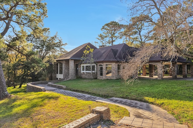 view of front of house featuring a front yard