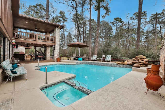 view of pool with ceiling fan, an in ground hot tub, and a patio