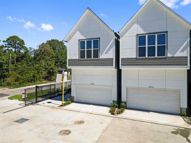 view of front facade featuring a garage