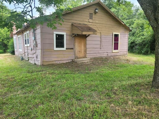 bungalow-style house featuring a front yard