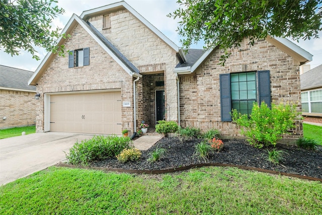 view of front facade featuring a garage