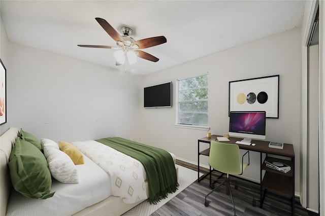 bedroom featuring hardwood / wood-style floors, ceiling fan, and a closet