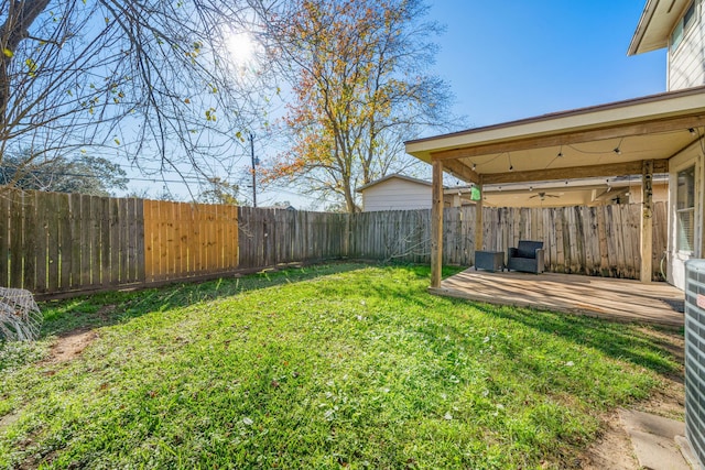 view of yard featuring a ceiling fan and a fenced backyard