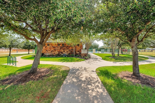 view of home's community featuring a yard