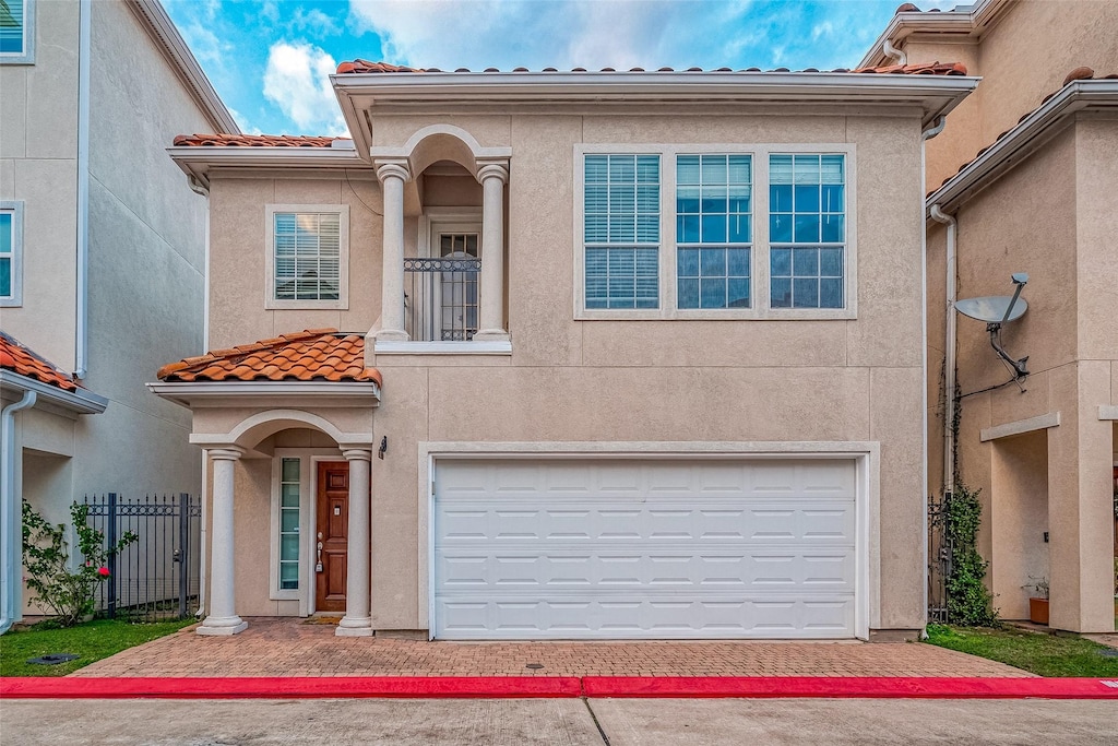 view of front of house featuring a garage