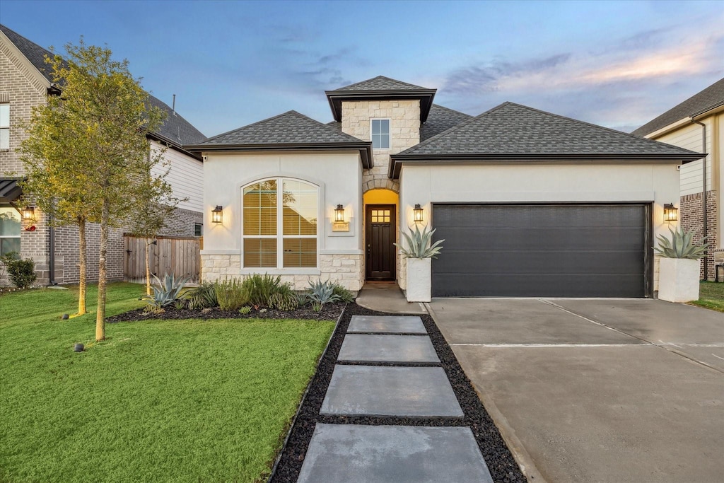 view of front facade featuring a lawn and a garage