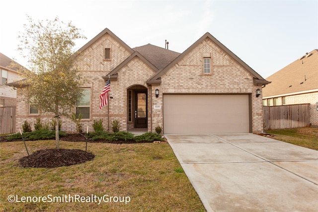 view of front facade featuring a garage and a front yard